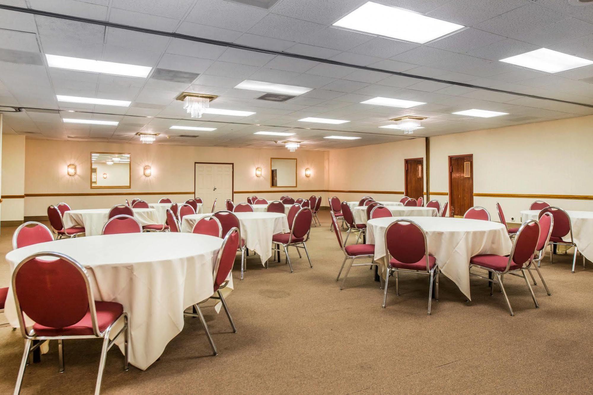 Clarion Inn And Events Center Pueblo North Exterior photo